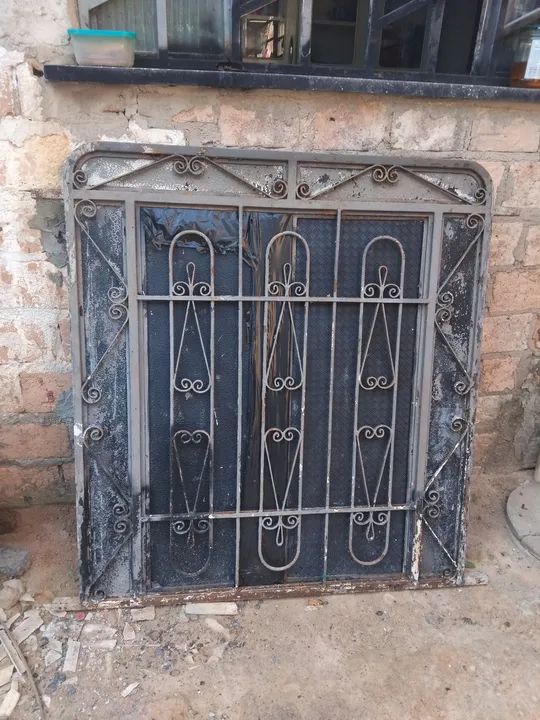 Grade de ferro para janela com vidro