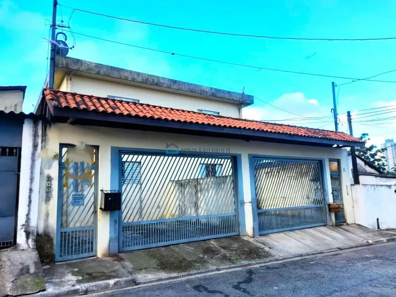 Sobrado constituído de 4 kitnets para locação