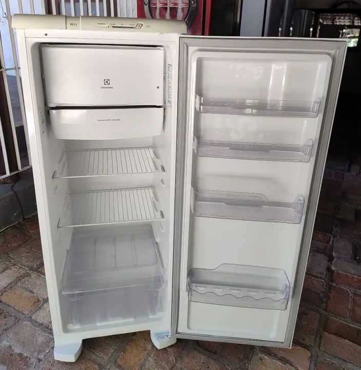 Geladeira. Entrego/ Aceito cartão!! - Foto 2
