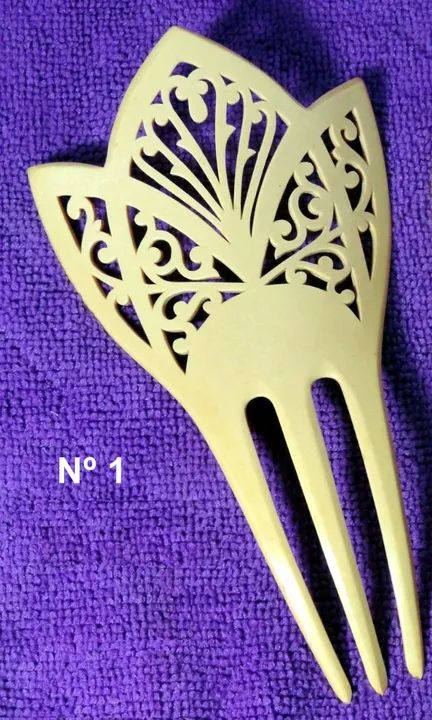 nº 1-Antigos Pentes(Peinetas).Muito raros.Mais de 100 anos.Novo.Várias cores e desenhos 