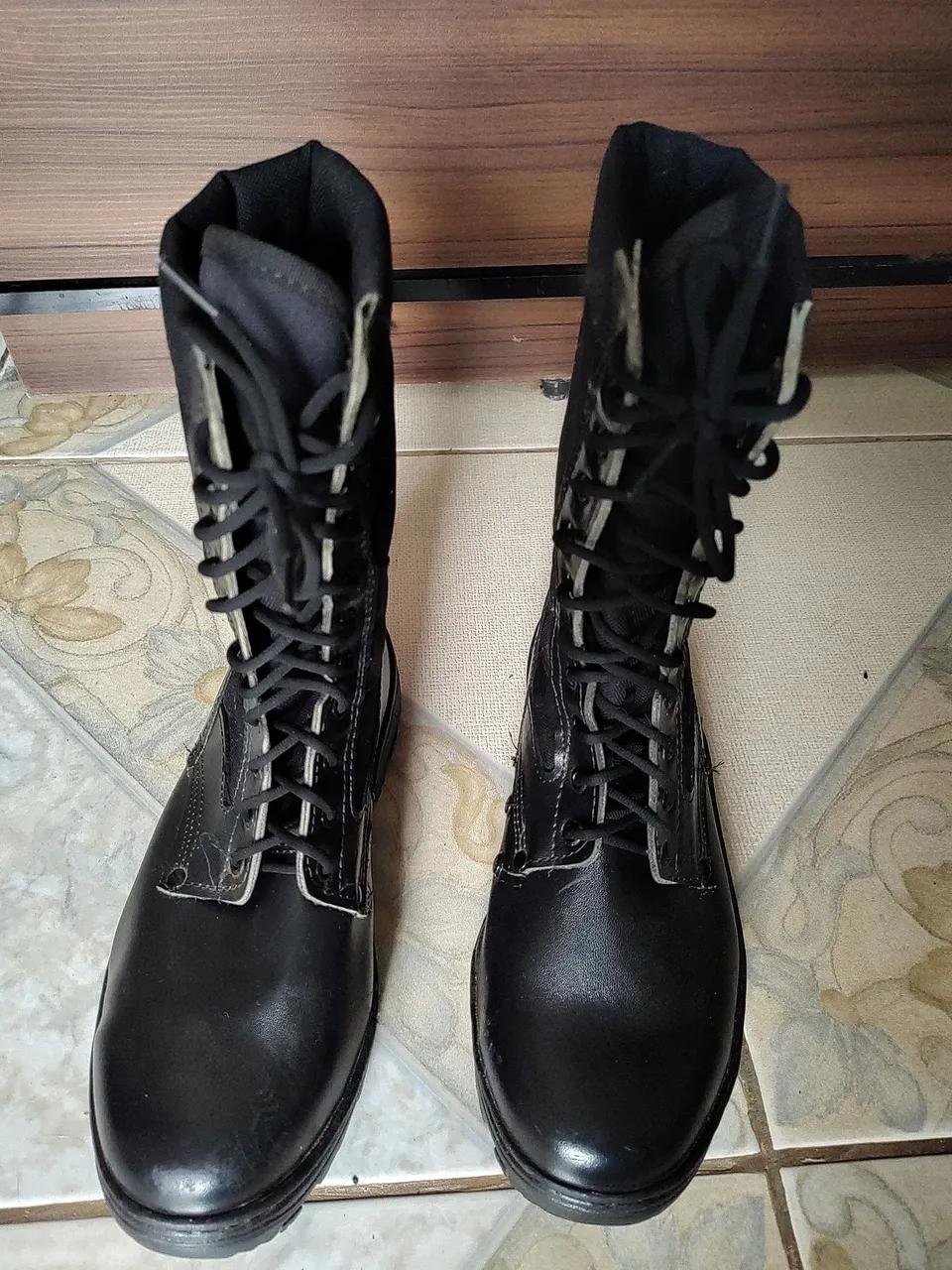 Botas Coturno Preto - Conforto e Estilo