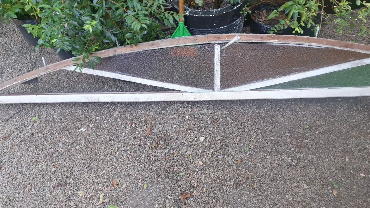 Janela de vidro antiga em arco - Foto 2