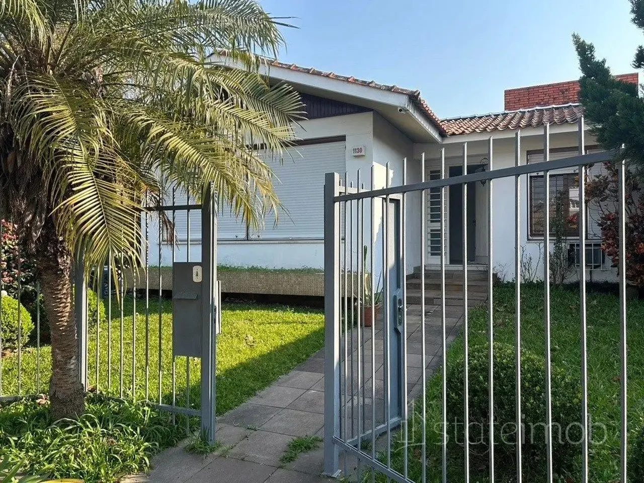Aluguel, Casa com 232m², 4 dormitório(s), 2 vaga(s