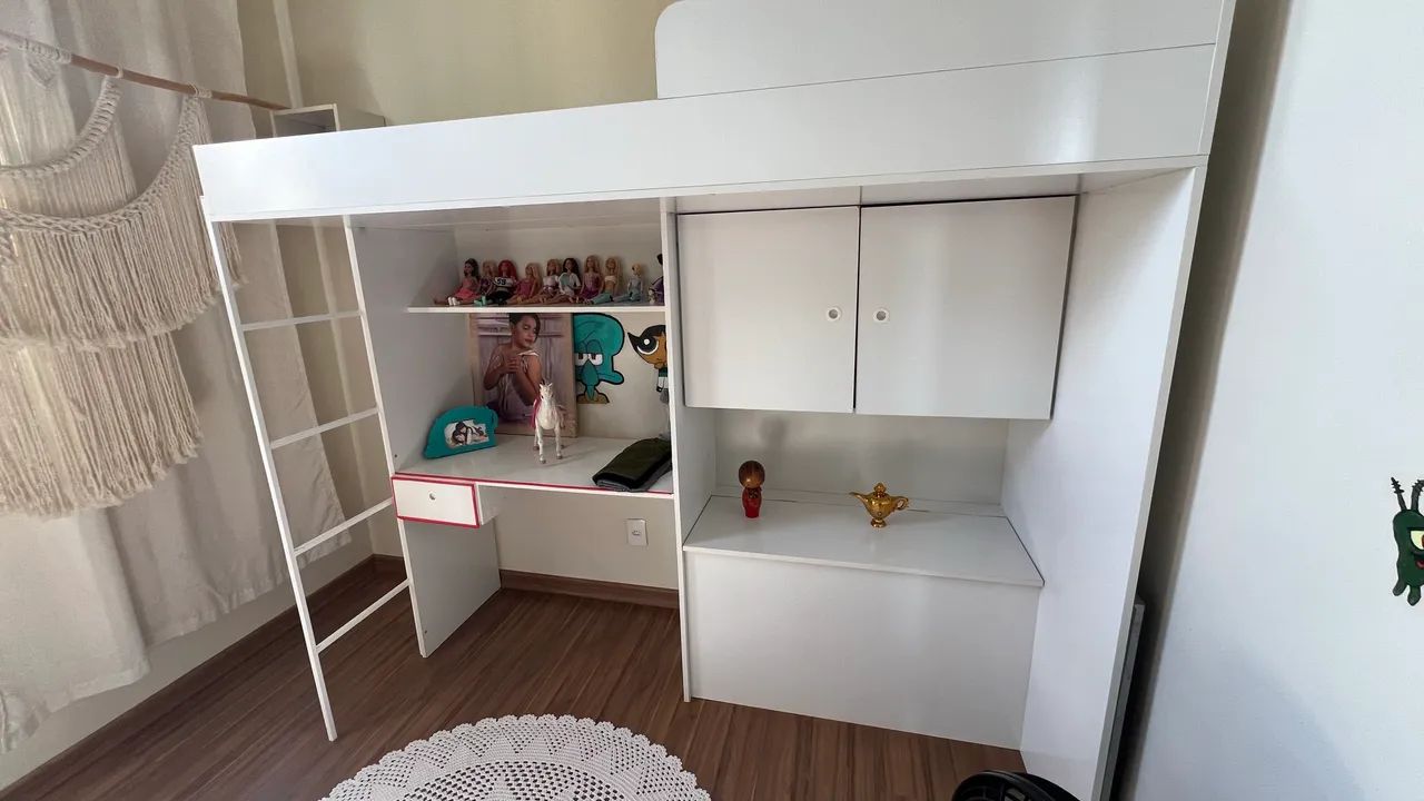     Cama elevada com escrivaninha Infantil
