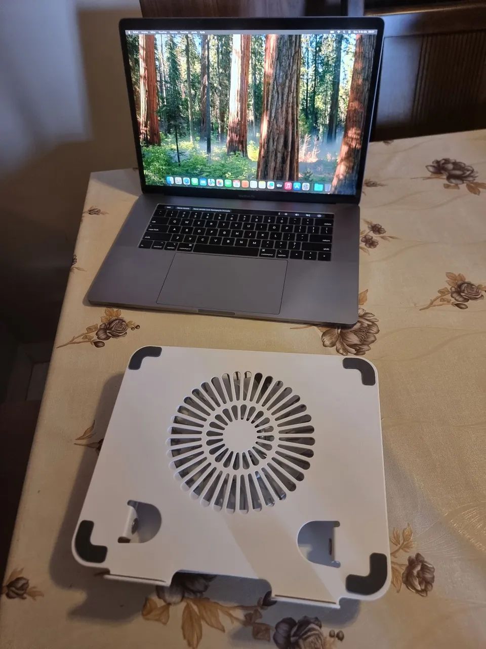 MacBook Pro 15インチ 2018 Ci9/32GB/1TB GPU MacBook Pro 15