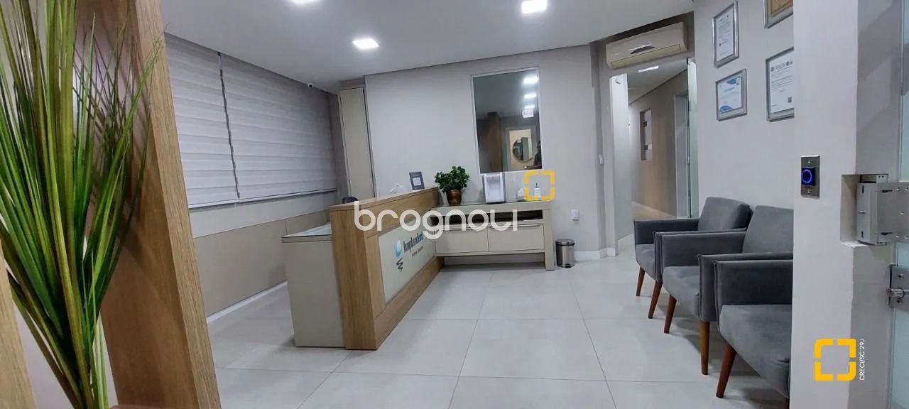 Sala Comercial com 212m2 privativos, totalmente reformada, ideal para clínicas - Centro - 