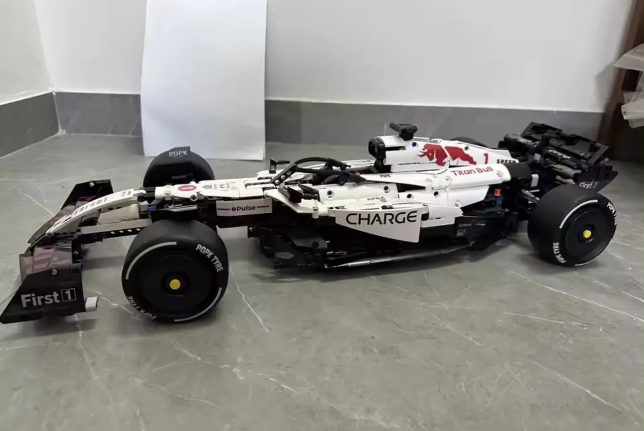 Lego Red Bull espacial 