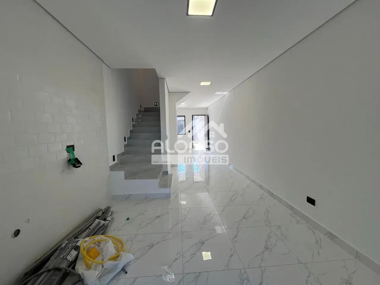 Sobrado novo a venda com 2 suites e amplo quintal - Osasco