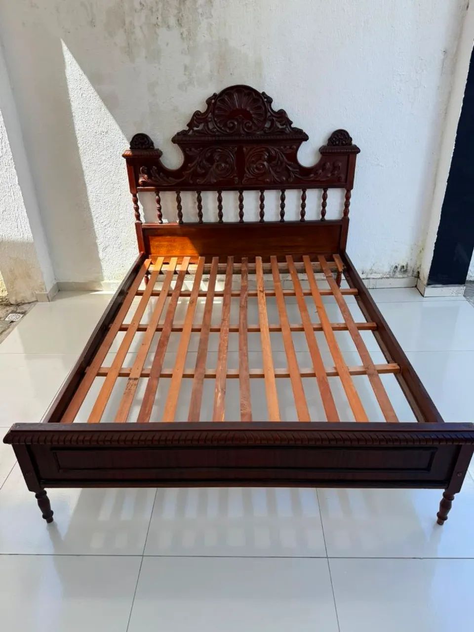 Cama colonial de madeira perfeita - Foto 2