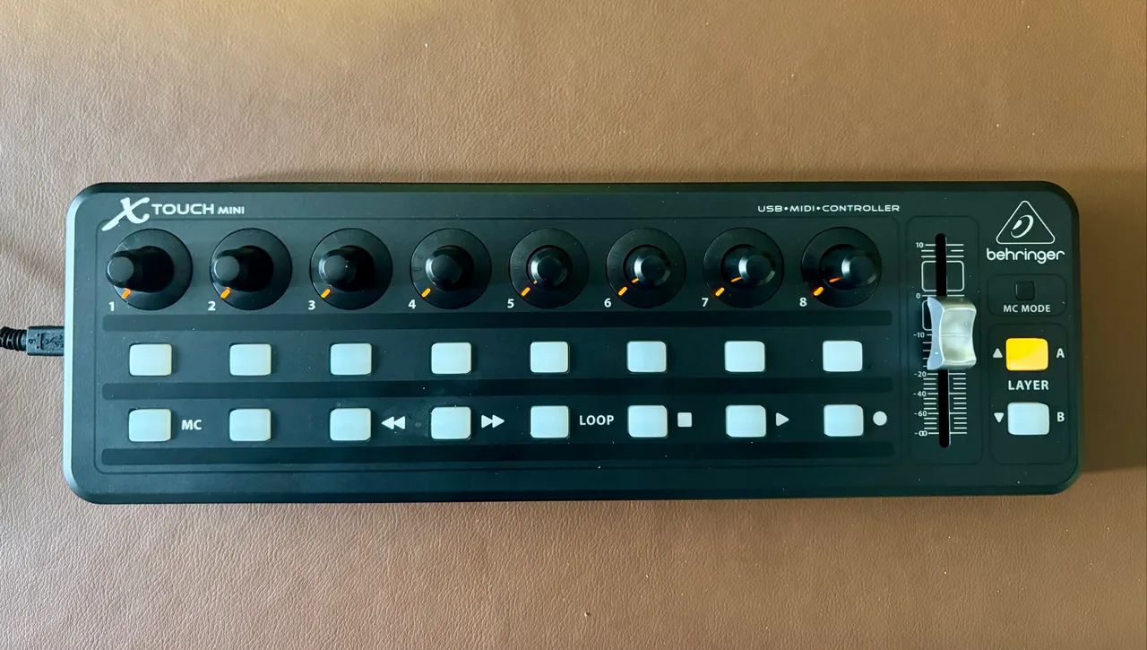 Behringer X touch Mini Controladora midi