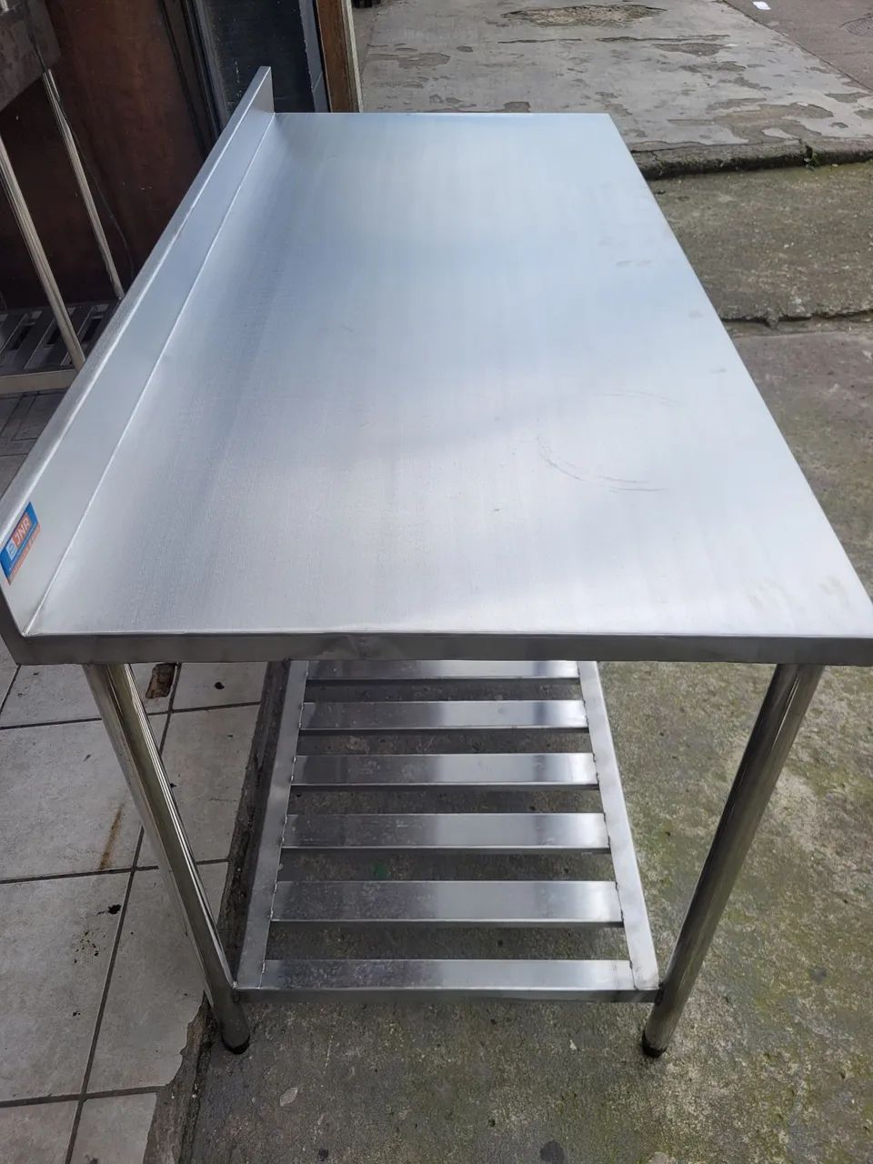 Mesa inox com paneleiro gradeado  - Foto 3