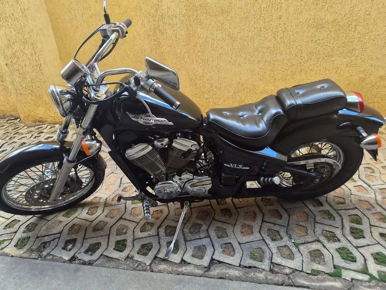 SHADOW 600 2001