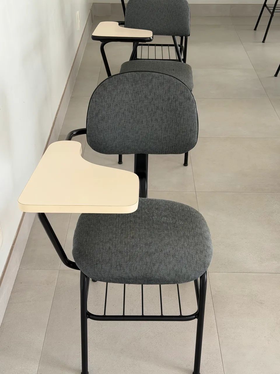 cadeiras universitárias estofadas com prancheta 