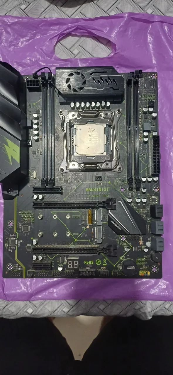 VENDO PLACA MÃE E5- MR9A PRO COM DEFEITO