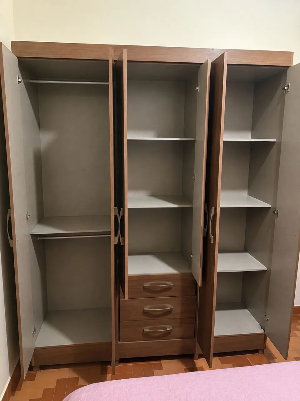 Guarda-roupa 