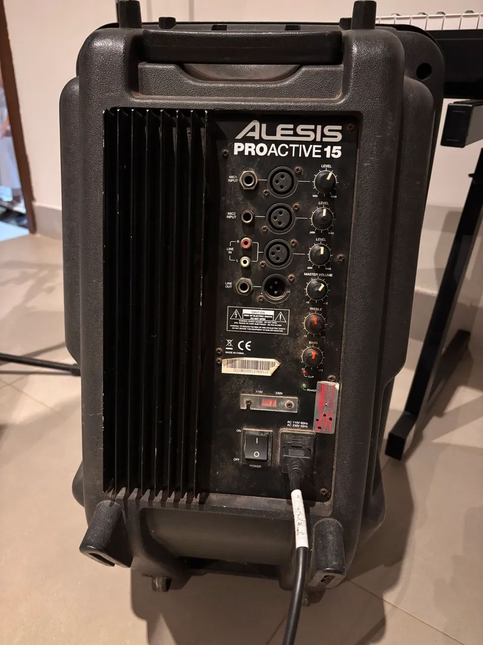 Caixa ativa Alesis 15  - Foto 2