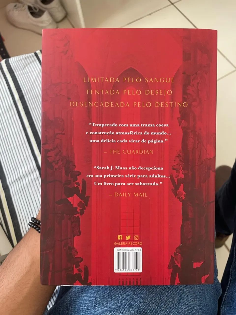 Livro: Cidade da Lua Crescente - Casa de Terra e Sangue (Sarah J. Maas) - Foto 3