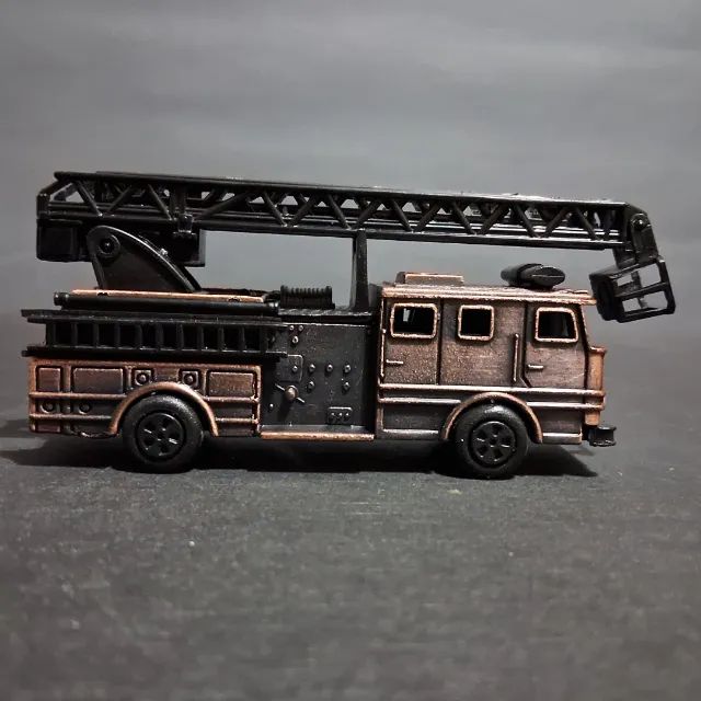 Apontador de mesa em formato de Caminhão De Bombeiros Em Metal - Foto 3
