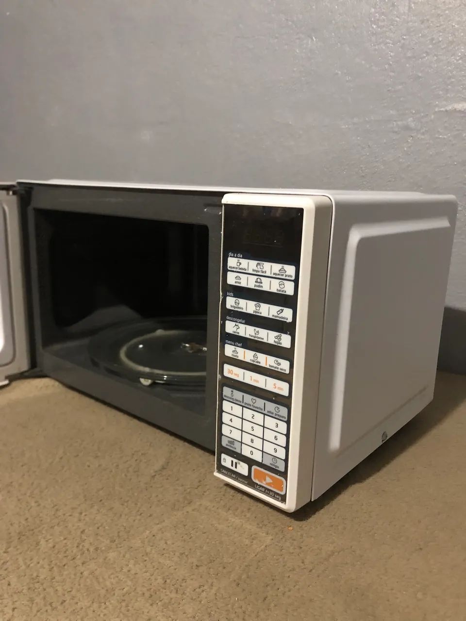 Microondas 23l bem conservado  - Foto 3
