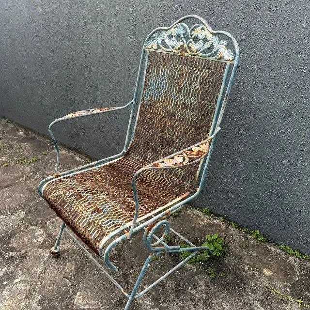 Cadeira de Balanço de Ferro Retrô