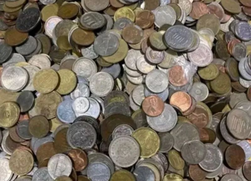 Lote com 20 moedas nacionais e estrangeiras.  - Foto 4