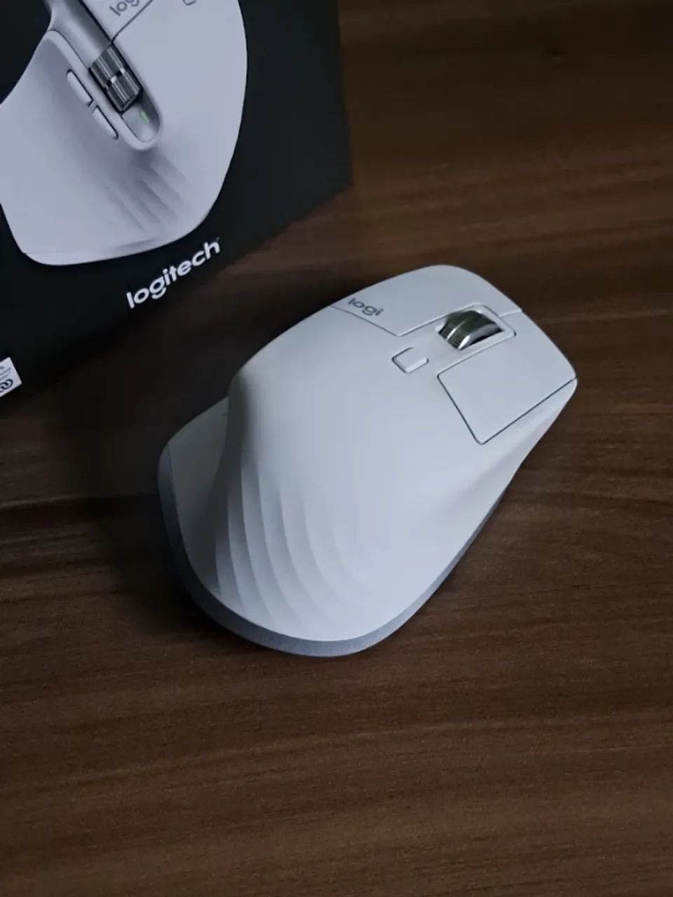 Mouse ergonômico Logitech MX Master 3S - Foto 3
