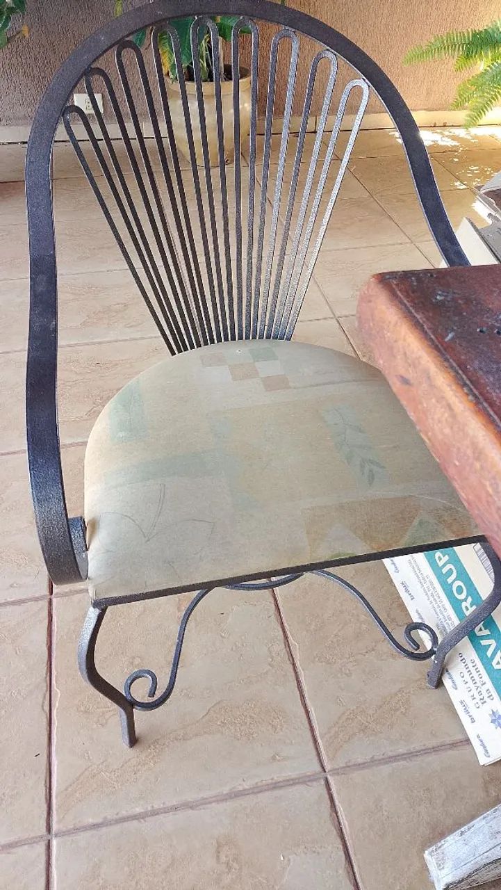 Mesa rústica . Madeira maciça 