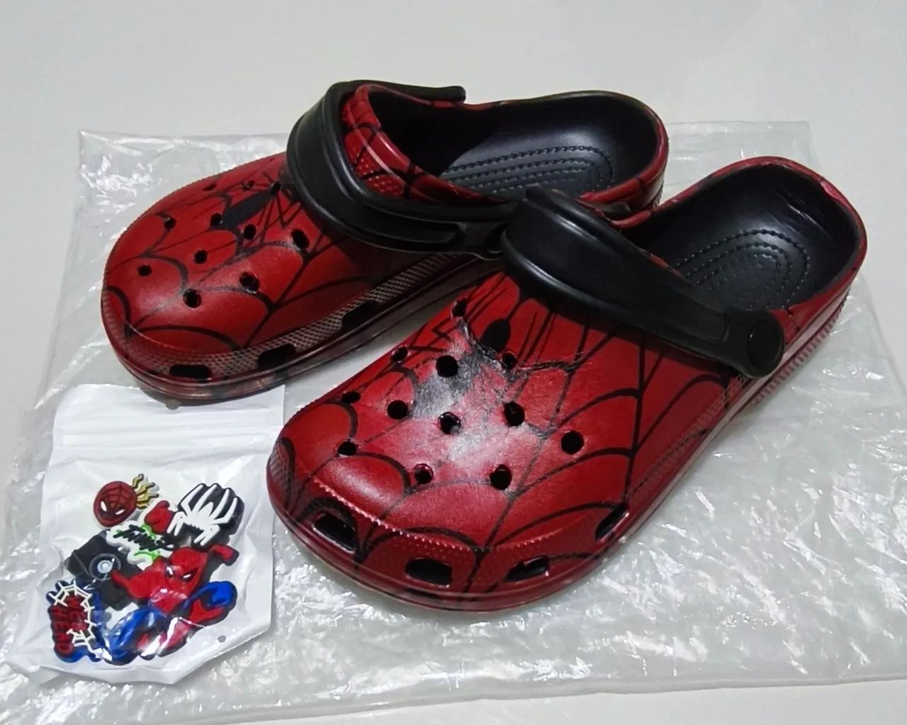 Crocs Marvel Spider-man. - Foto 2