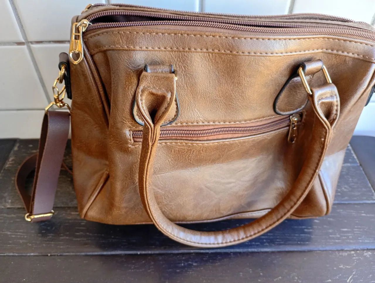 Bolsa baú em courino marrom transversal - Foto 2