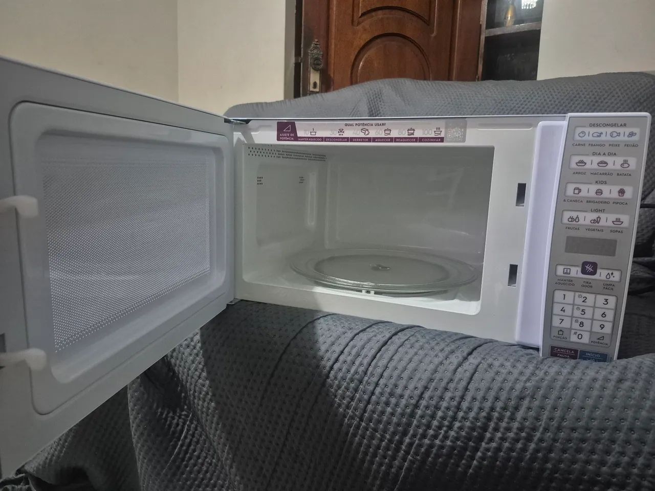 Microondas Electrolux 34L Branco 110V NOVO (MEO44) - Foto 2