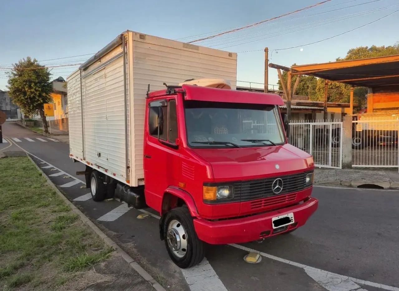 MB 710 - 2006 PLUS - BAÚ 5,50M - Foto 2