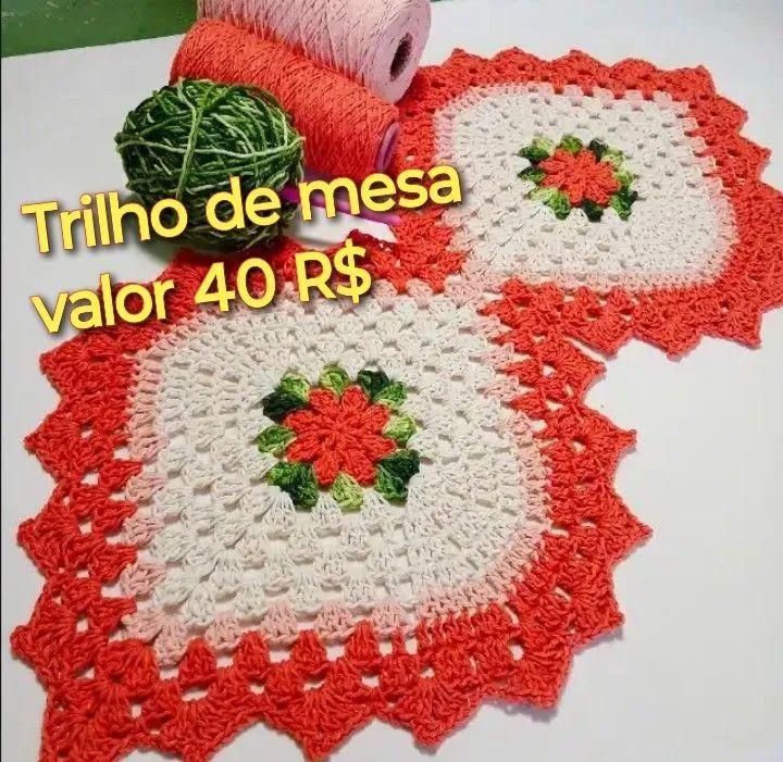 Caminho de mesa de crochê 