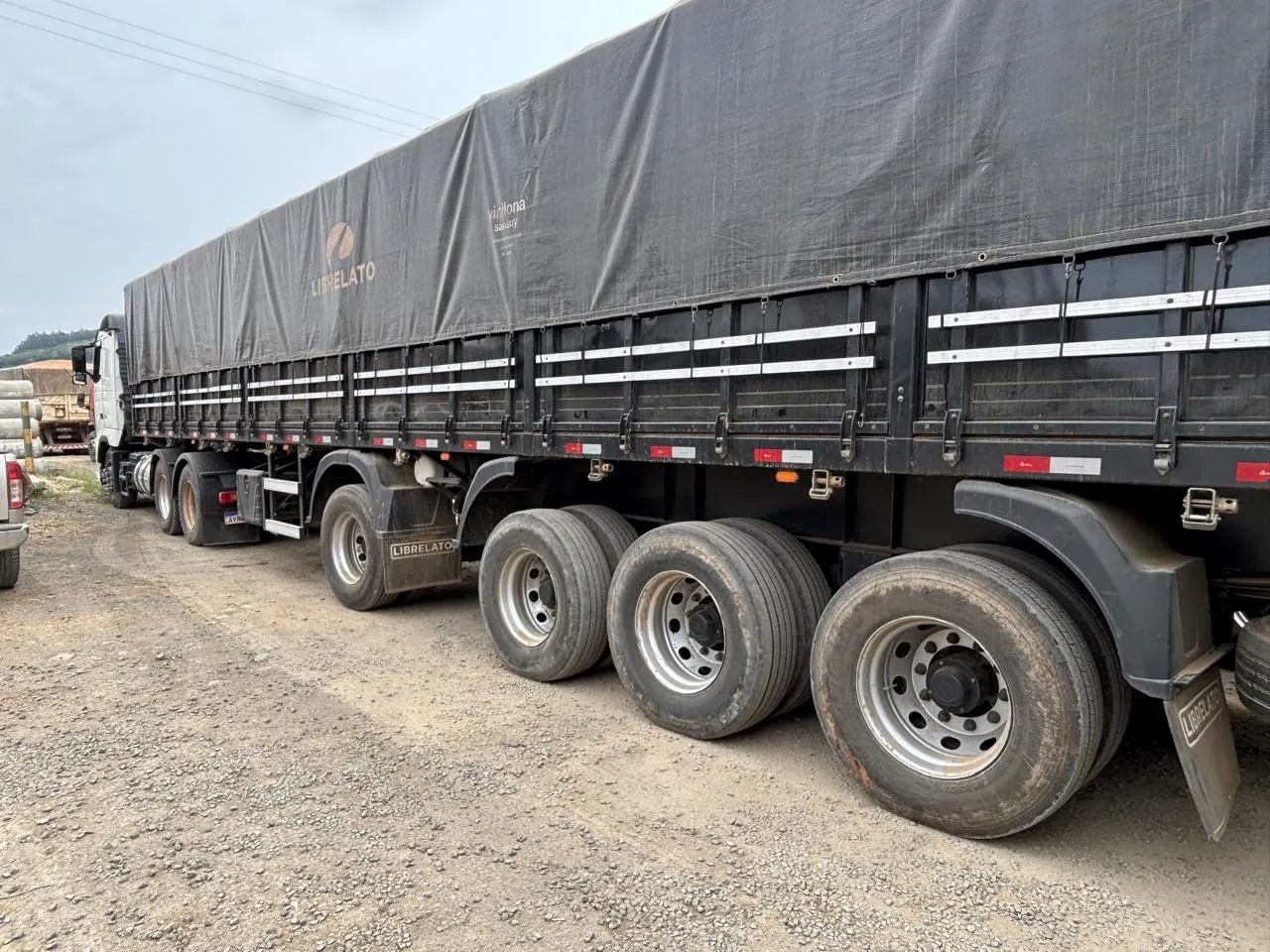 Fh 460 carreta 4 eixo - Foto 4