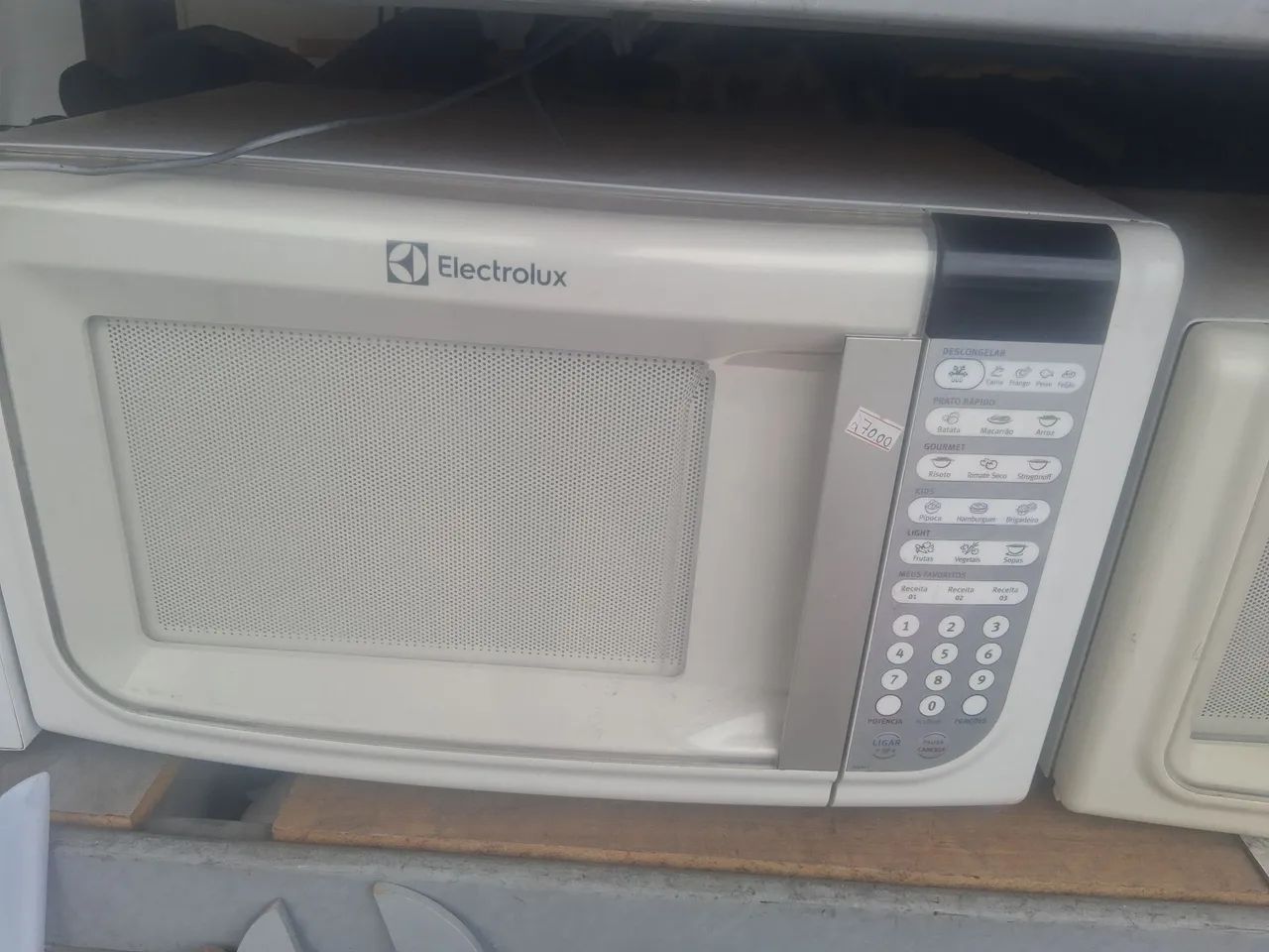 Microondas Electrolux 31 litros com garantia  - Foto 2