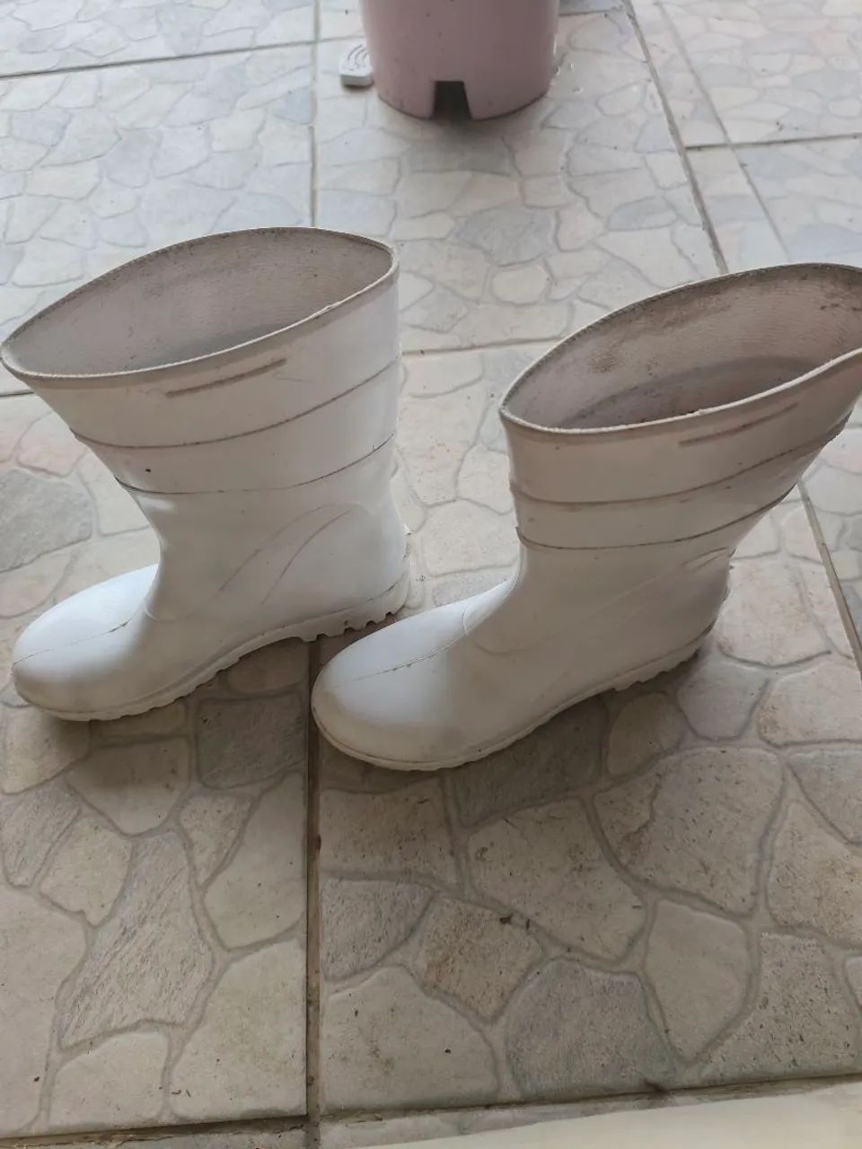 Bota de plástico branca - Foto 2