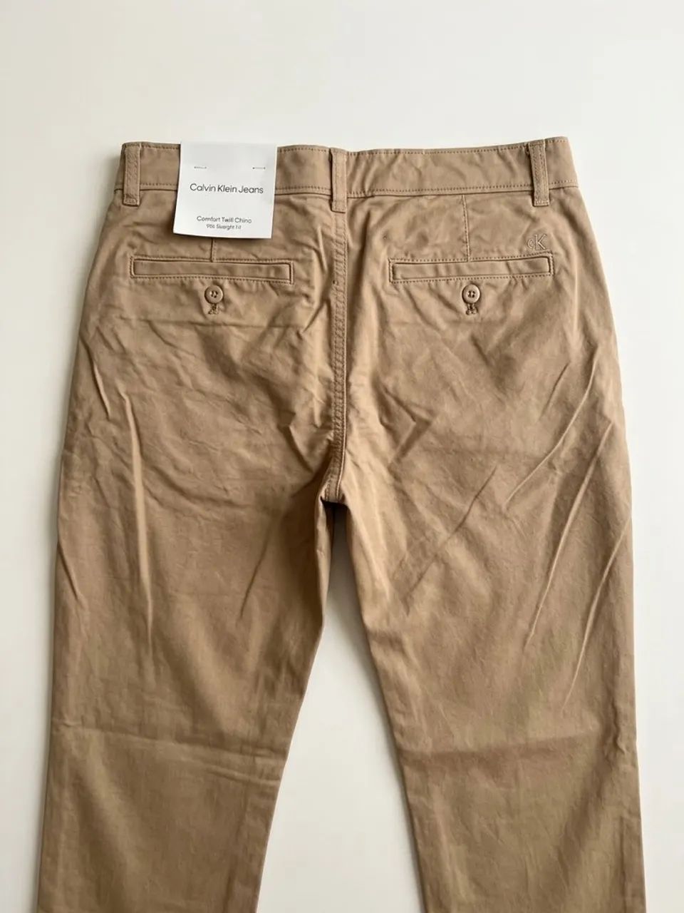 Calça Chino Calvin Klein bege - Foto 4