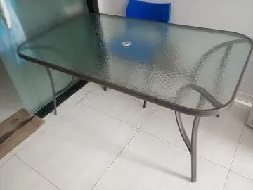 Mesa de jantar semi nova 