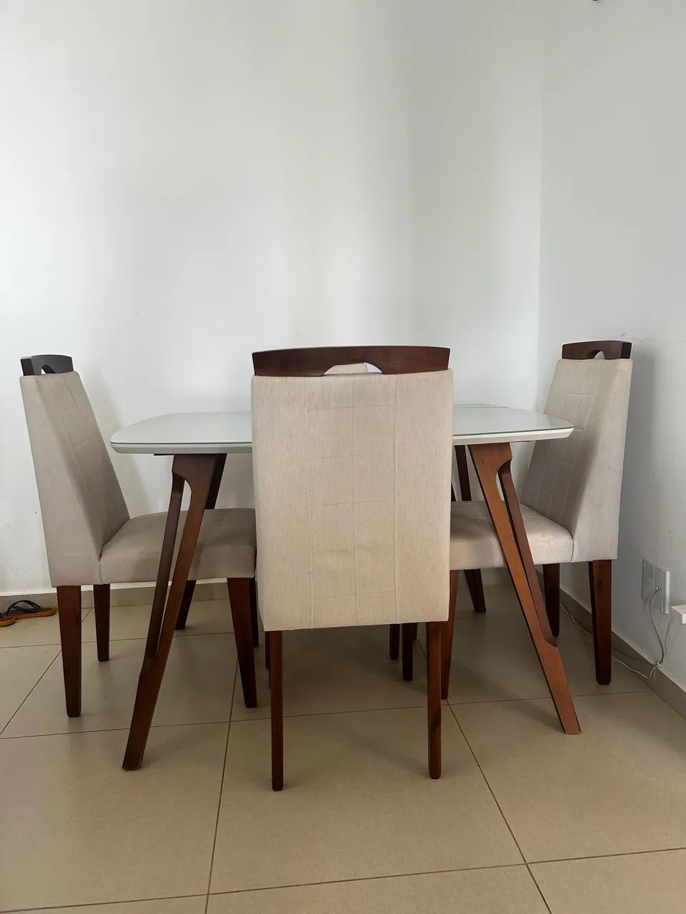 MESA RETRÔ COM TAMPO DE MADEIRA E VIDRO (com avaria)