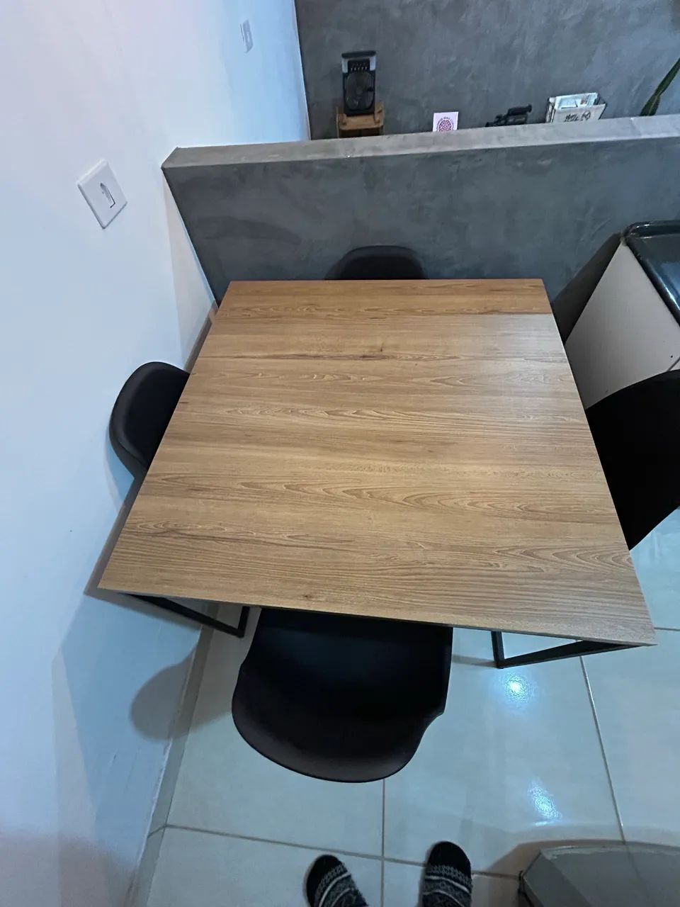 Mesa industrial 90cmx90cm com 4 cadeiras  - Foto 2
