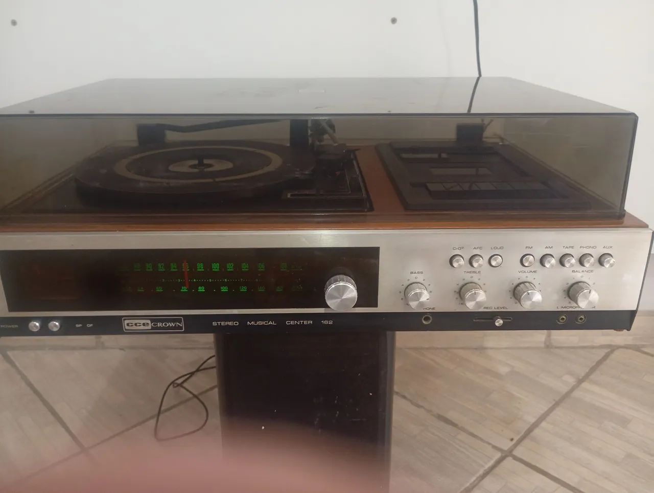 Aparelho de som antigo toca disco  - Foto 4