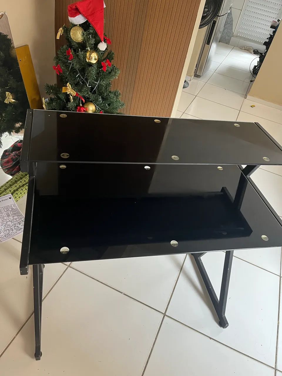 Mesa de vidro para escritório, estudos ou decoração. 