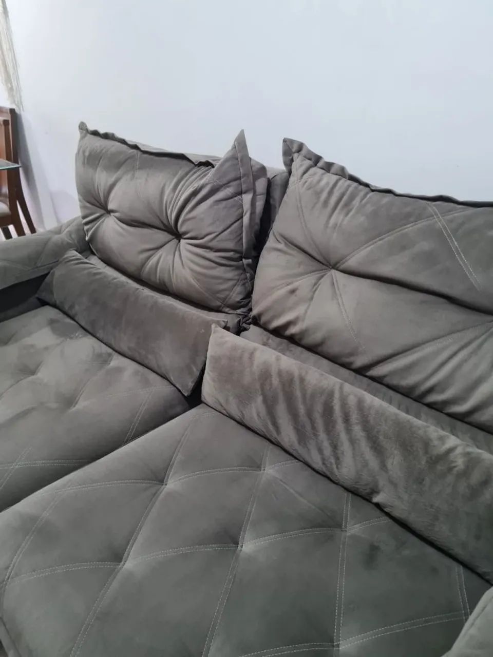 Sofá suede cinza - Foto 2