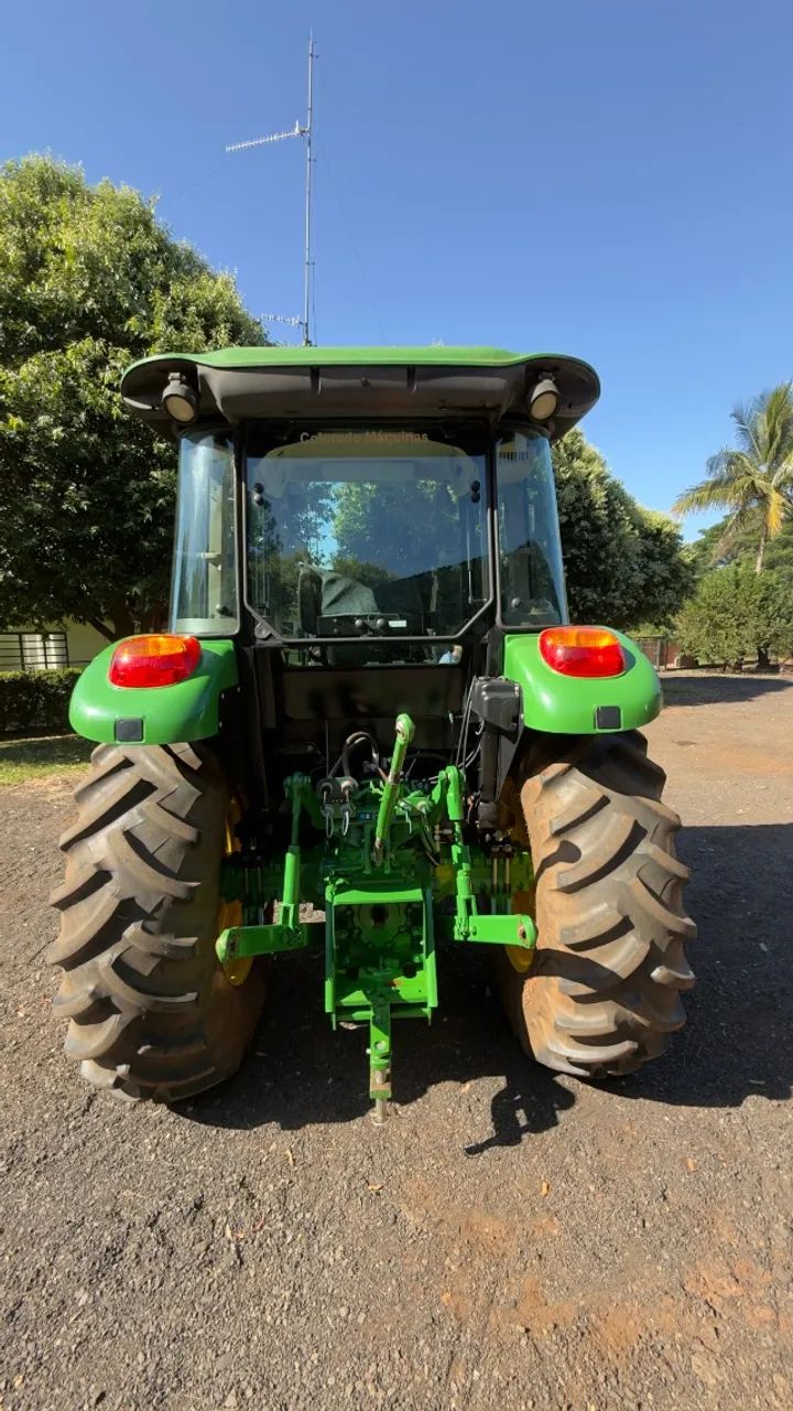 Trator John Deere 5078 E 4X4 2018 com apenas 772h - Foto 3