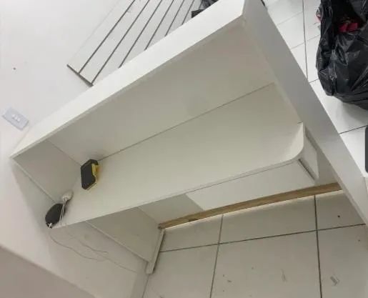 Balcão branco - Ideal para lojas/comercio ou estudo