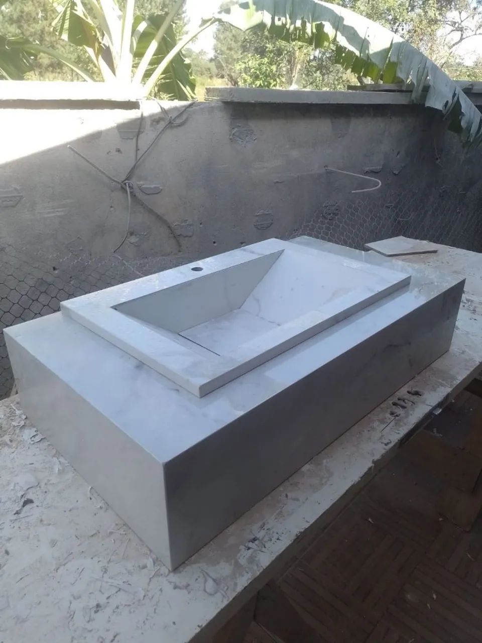 Cuba esculpida de porcelanato 