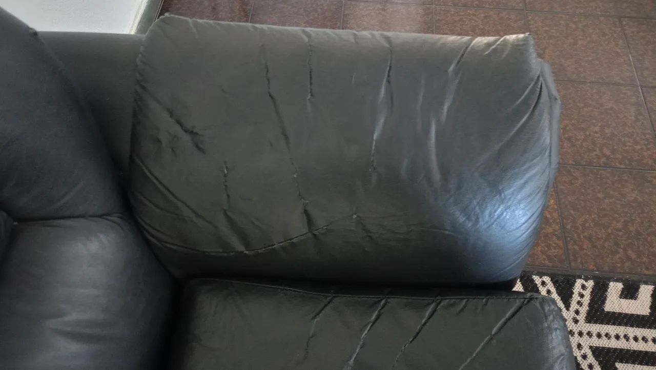 SOFA DE COURO PRETO - Foto 3