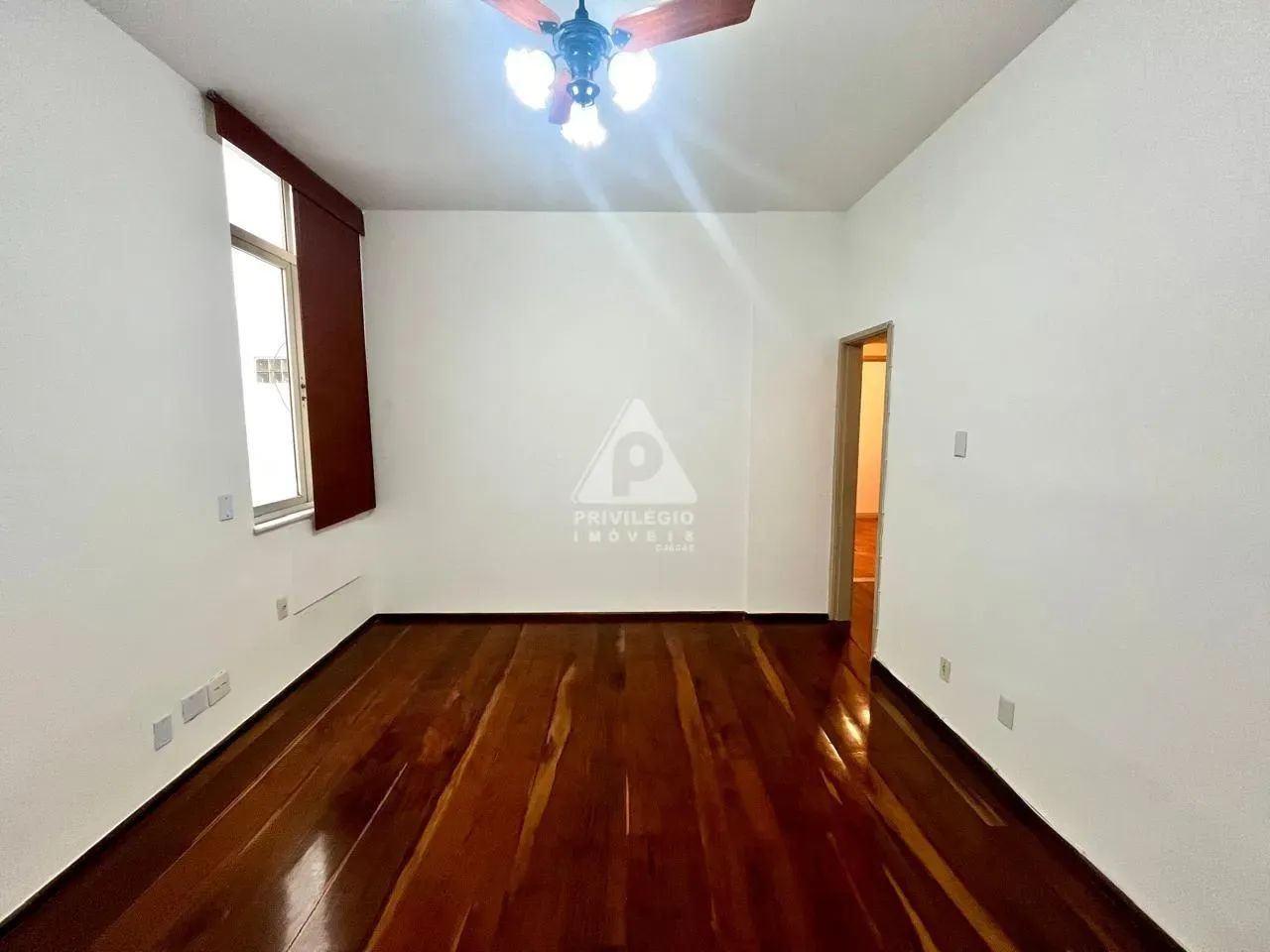 Apartamento à venda, 2 quartos, dependência completa - Laranjeiras