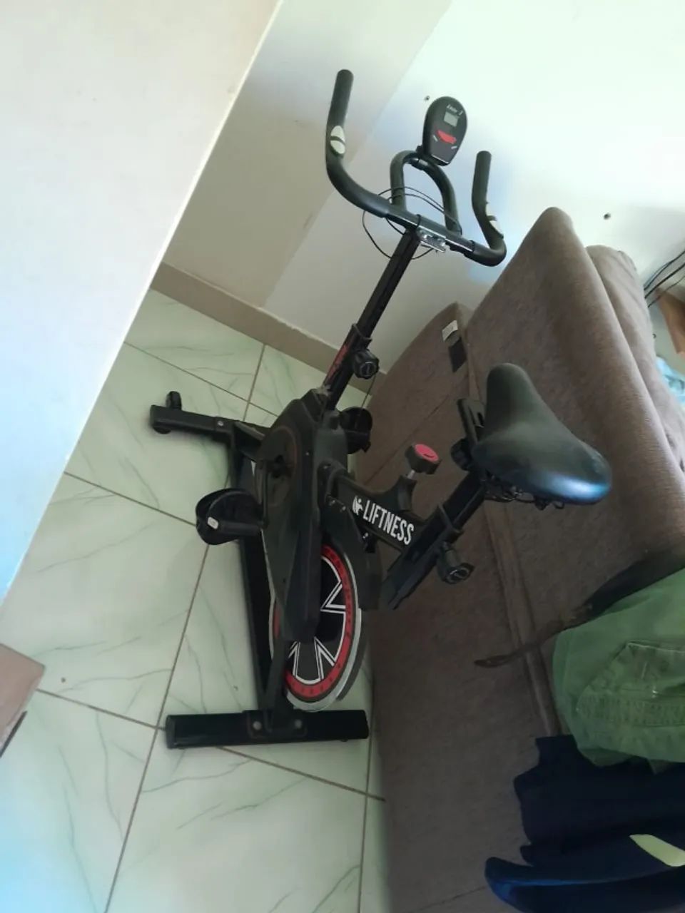 ESTEIRA E BICICLETA ERGOMETRICA - Foto 2
