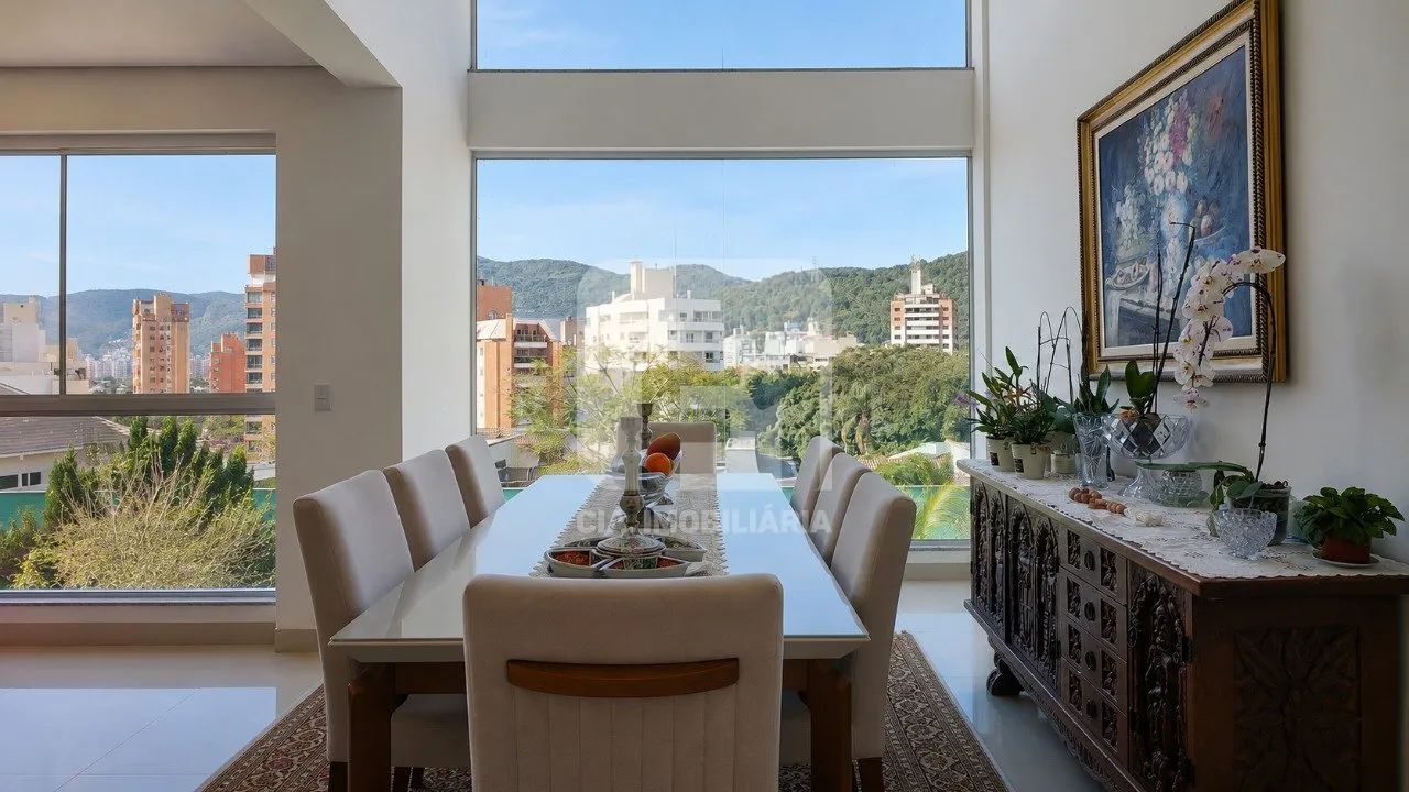 Casa de 4 suítes à venda no Córrego Grande