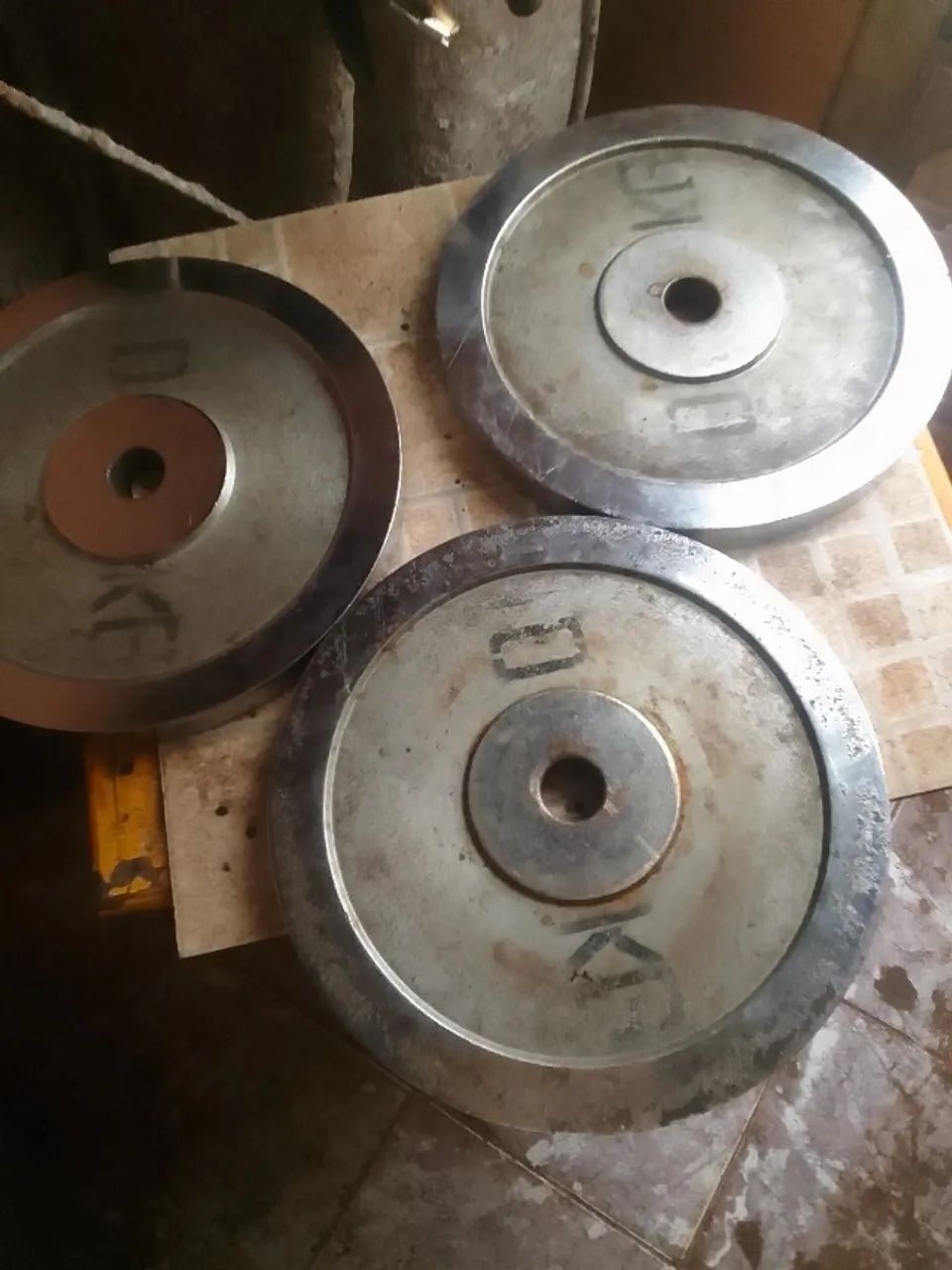 Vendo 5 anilhas acromada de 10kios cada total 50 kilos - Foto 2